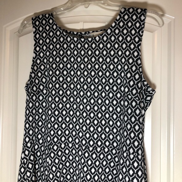 🍃Pick 3/$21- H&M Black and White Fit and Flair Dress  with Back Cut Out Accent - Picture 2 of 5